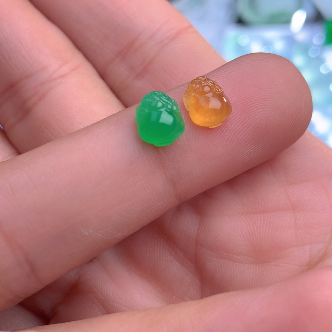 翡翠未镶嵌颈饰缅甸