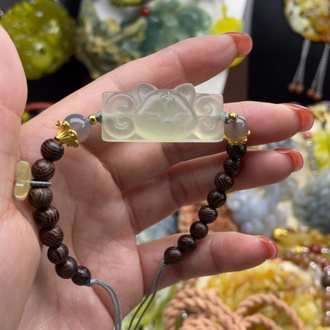 未镶嵌蛇纹石玉颈饰