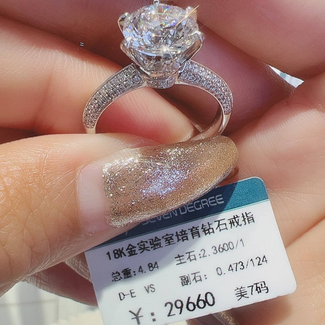 实验室培育钻石18K金镶嵌吴**.2.36ct14-15