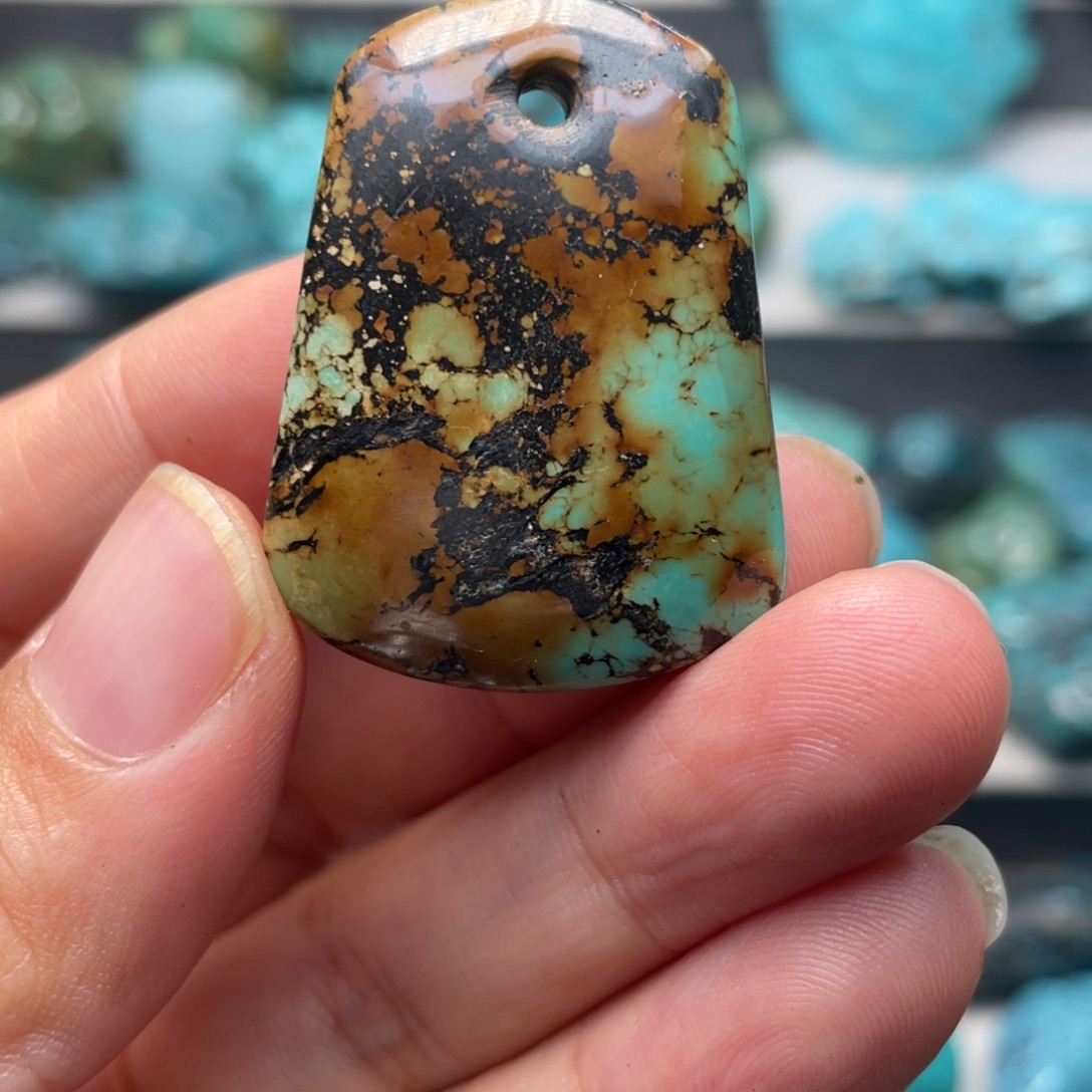 己***斋绿松石未镶嵌颈饰