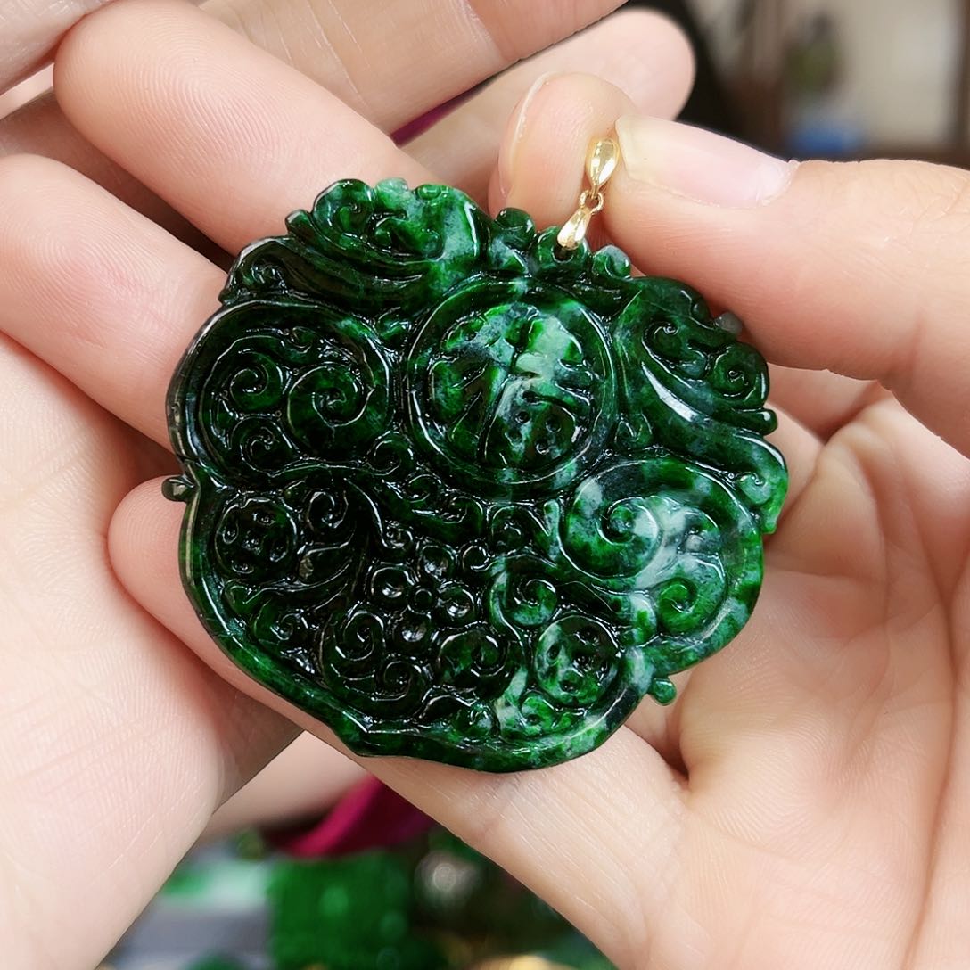 翡翠颈饰18K金镶嵌吊坠