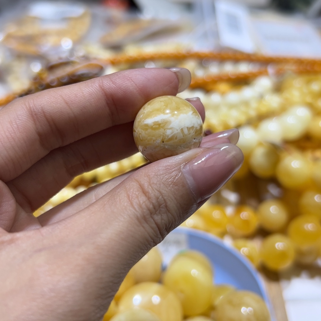 琥珀珠宝奇石未镶嵌