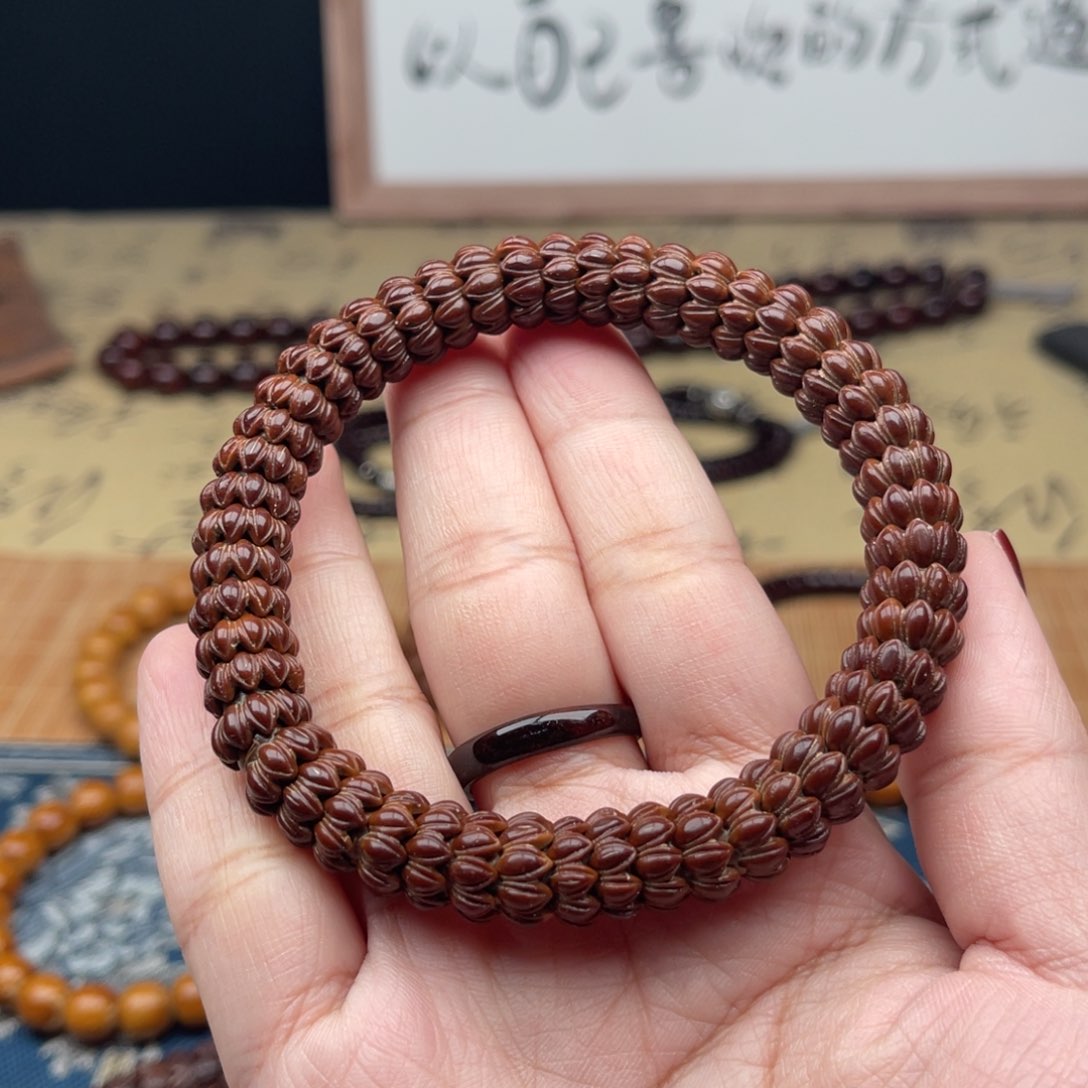 紫金鼠手串雕刻莲花