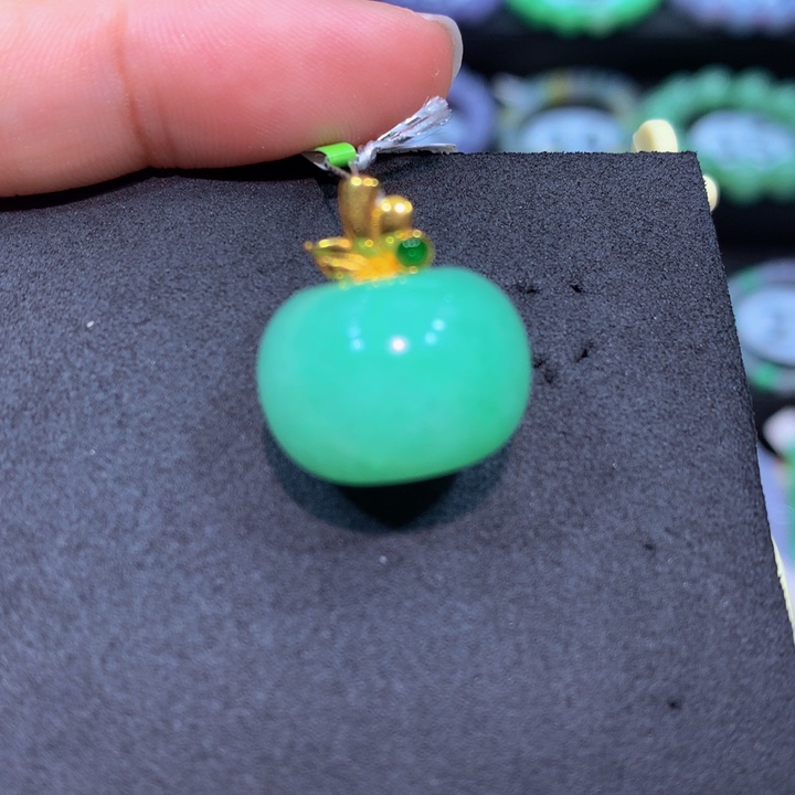 翡翠18K金镶嵌颈饰翡翠