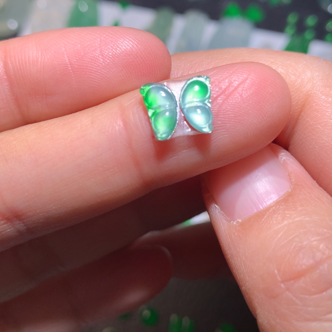 翡翠未镶嵌颈饰蝴蝶