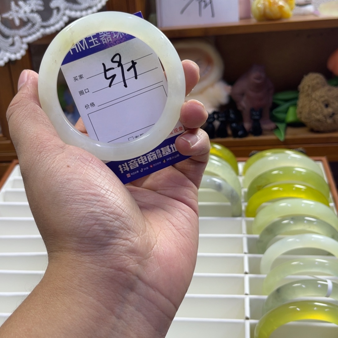 蛇纹石玉未镶嵌手镯602