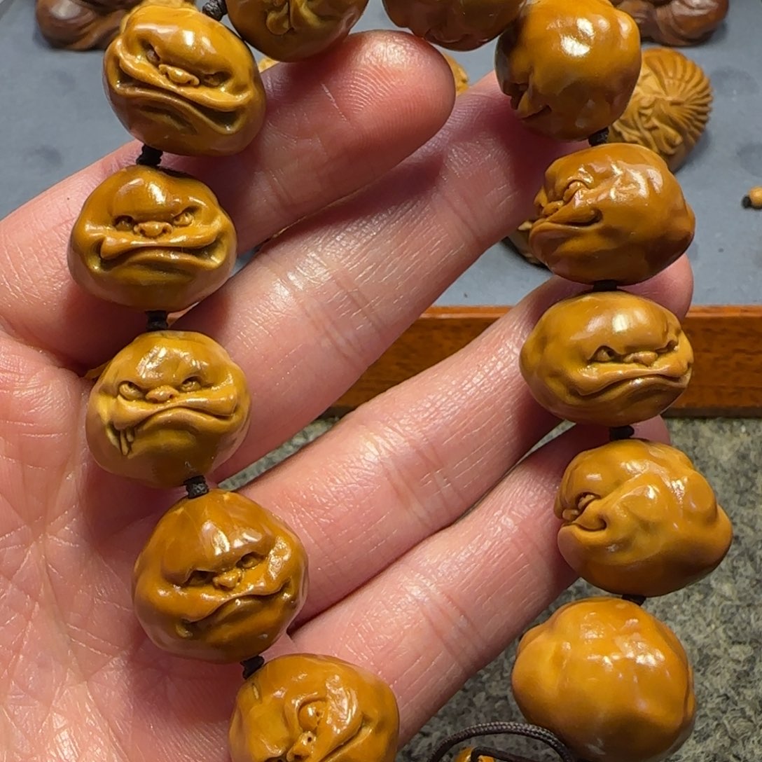 橄榄核吊坠呱呱来财