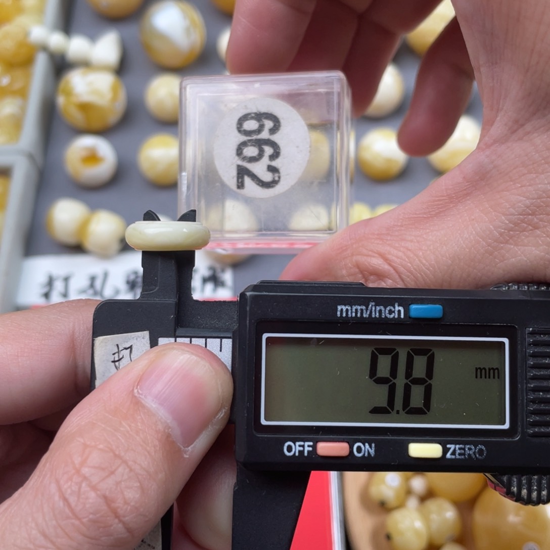 蜜蜡珠宝奇石未镶嵌