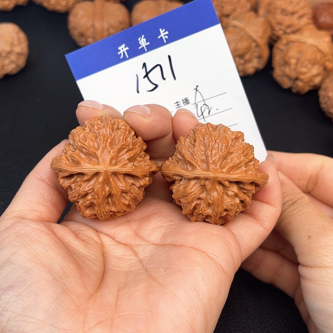 文玩核桃吊坠苹果园42尺。 1511