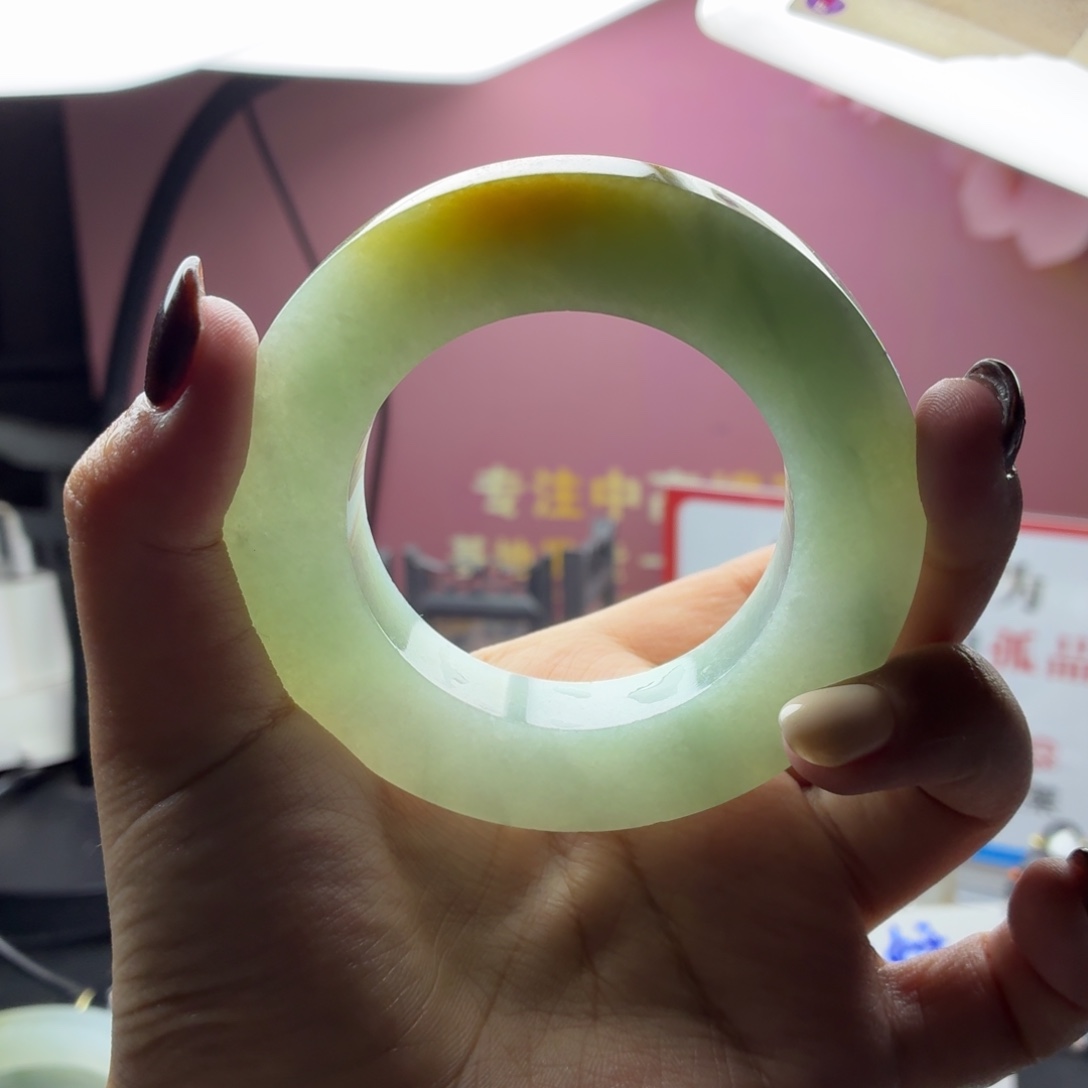 女****定制翡翠未镶嵌缅A翡翠