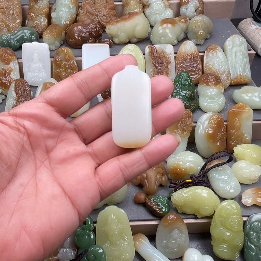 墨***林和田玉未镶嵌颈饰