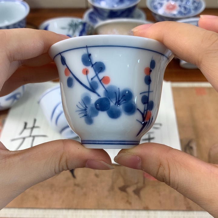 福利景德镇手绘青花撇口梅花小杯子