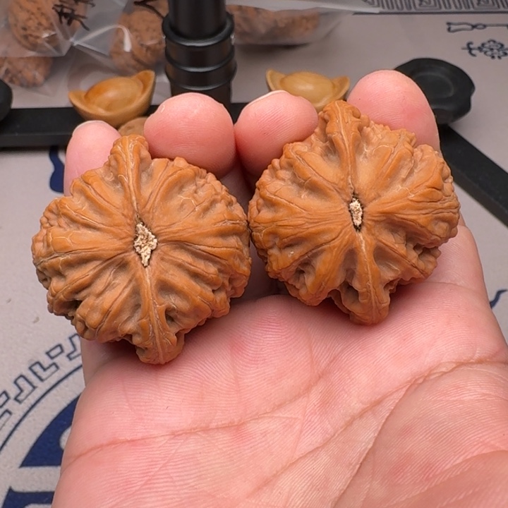 无***尔桃核吊坠鸭蛋虎45尺