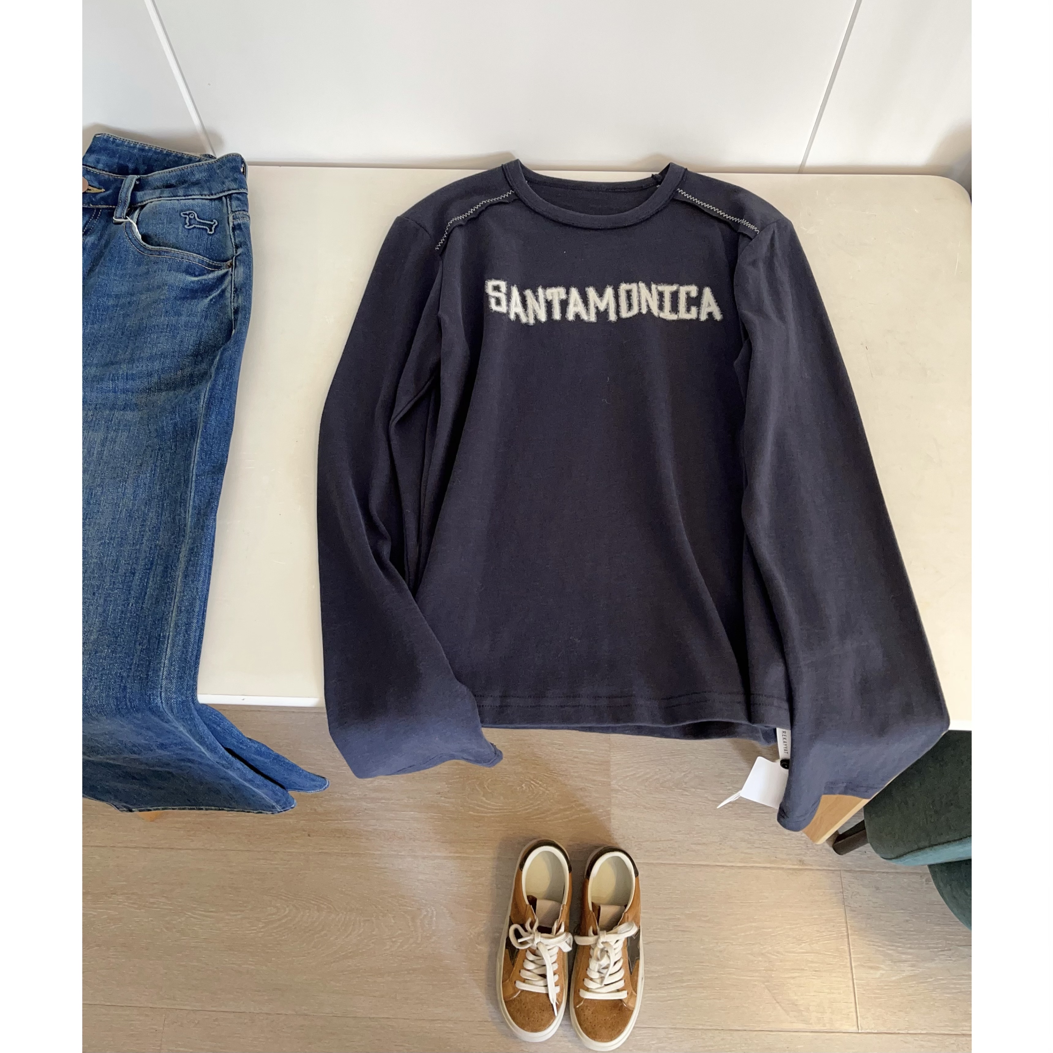 REKAYYAT"对话“韩版时尚洋气百搭毛边三角针毛巾绣花圆领长袖T恤