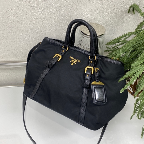 95新 Prada/普拉达 黑金降落伞拼皮托特手提斜挎包底长27 123778