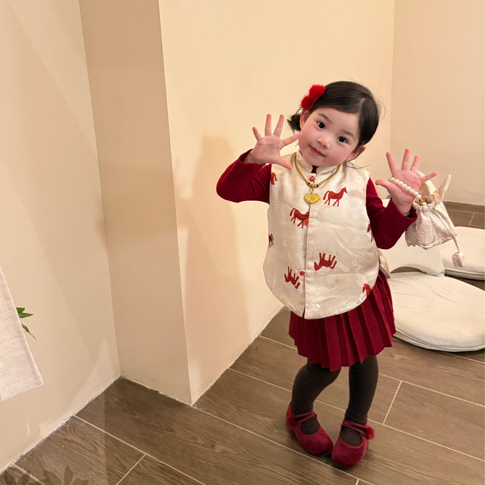 甜小七2025冬季新款新中式马甲红色百褶裙女童中国风拜年服套装