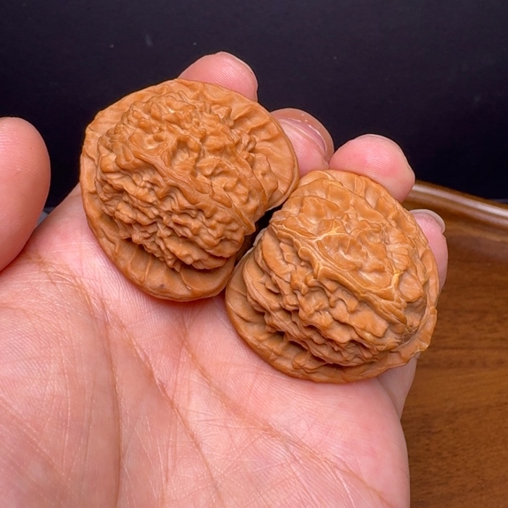 文玩核桃把件全品三角白