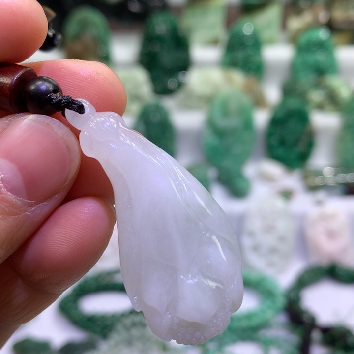 独山玉未镶嵌颈饰