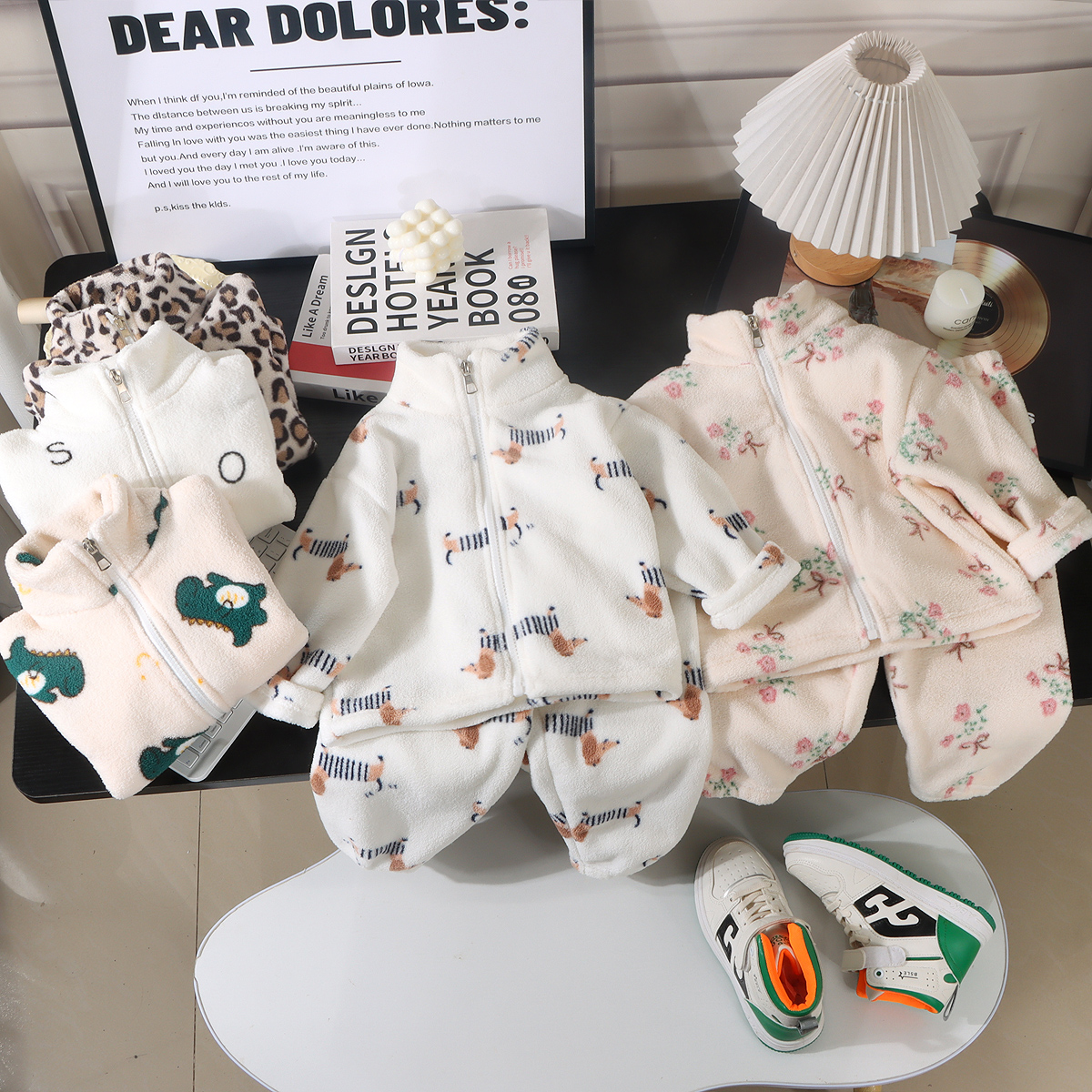 秋上新儿童双面绒家居服套装泡芙绒校服秋冬季舒适保暖两件套睡衣