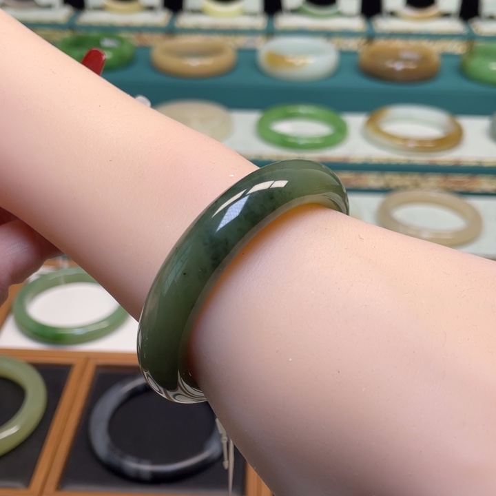 和田玉手镯未镶嵌51