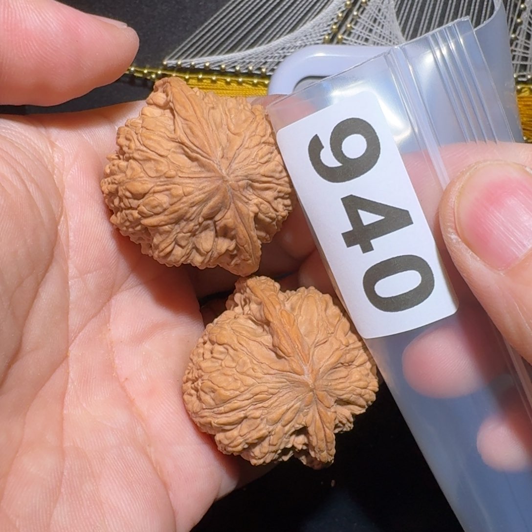 文玩核桃把件杏*绣球