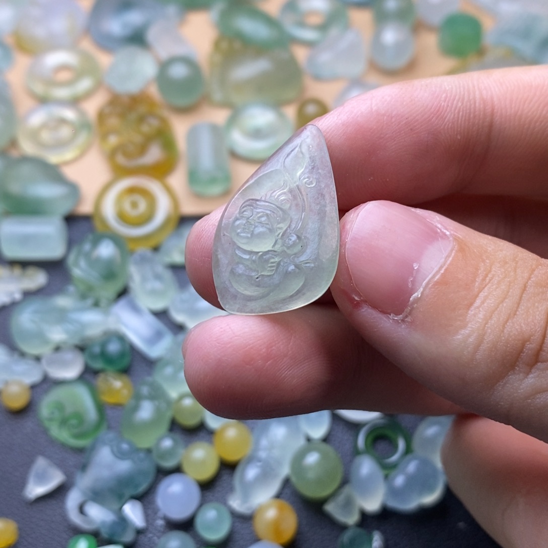 定制翡翠未镶嵌挂件