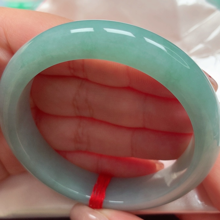 翡翠手镯未镶嵌满绿63