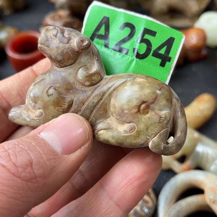 和田玉颈饰未镶嵌欲***翅