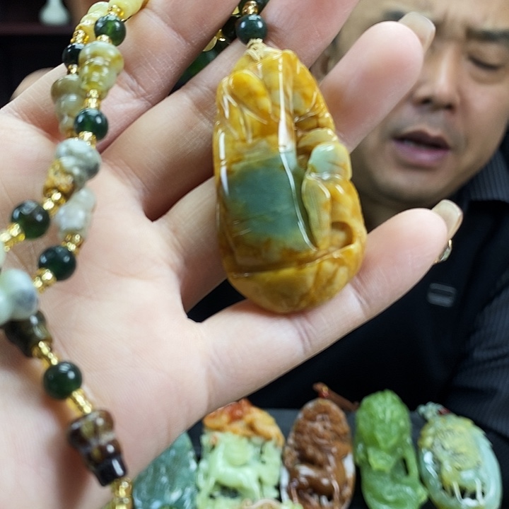 蛇纹石玉吊坠未镶嵌