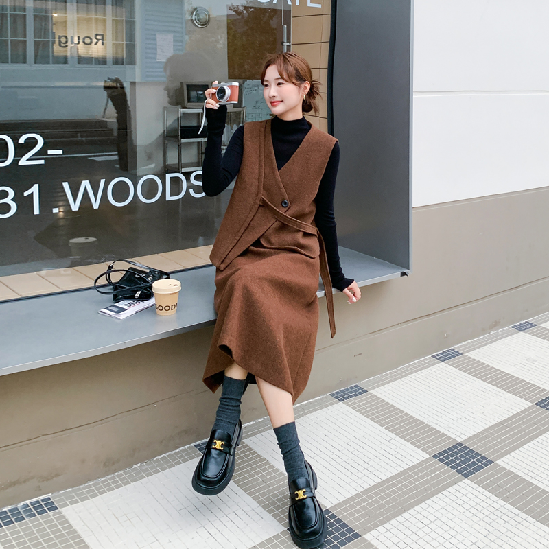 韩系极简风马甲半身裙2025秋冬新款小众设计感ins风高智感两件套