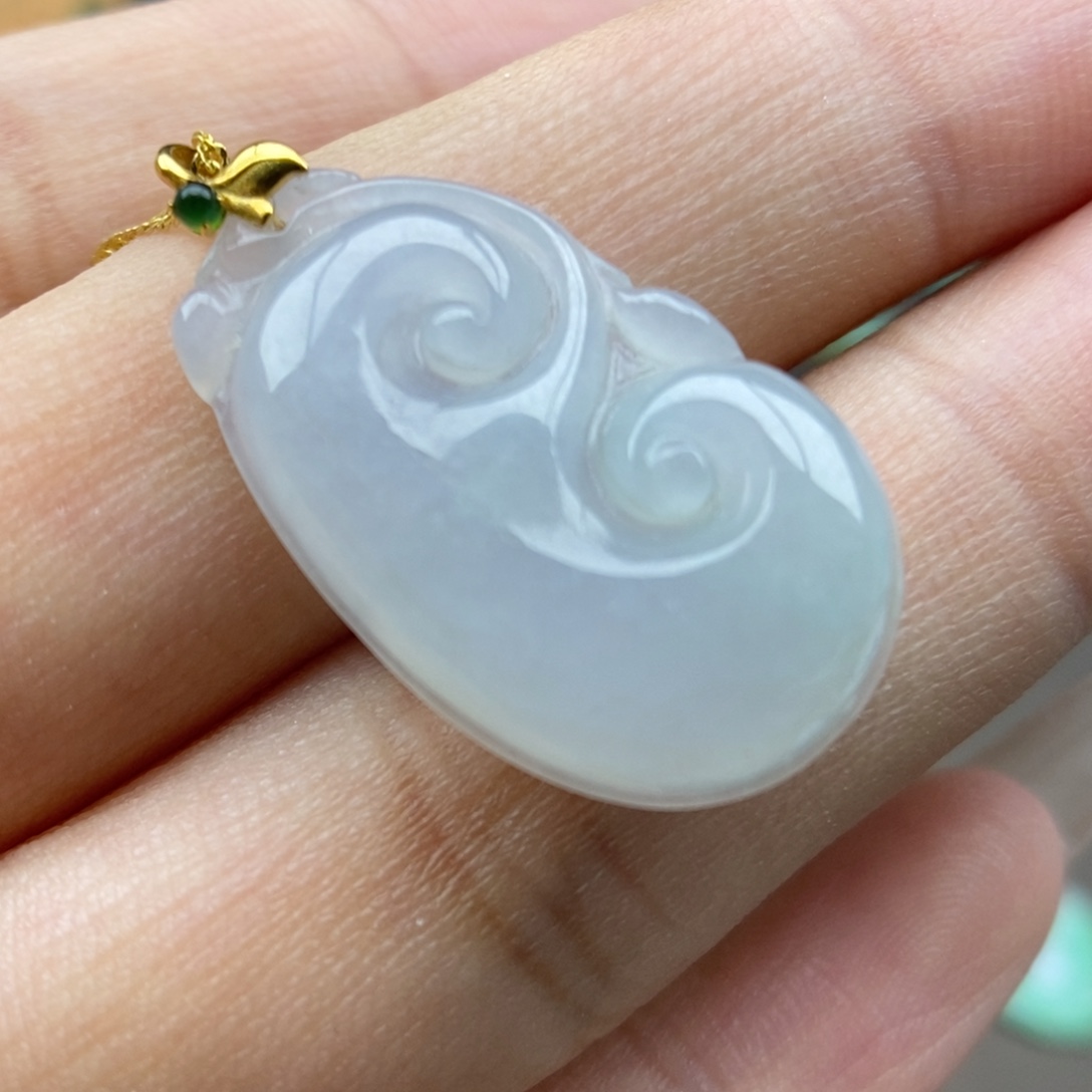 翡翠18K金镶嵌颈饰吊坠