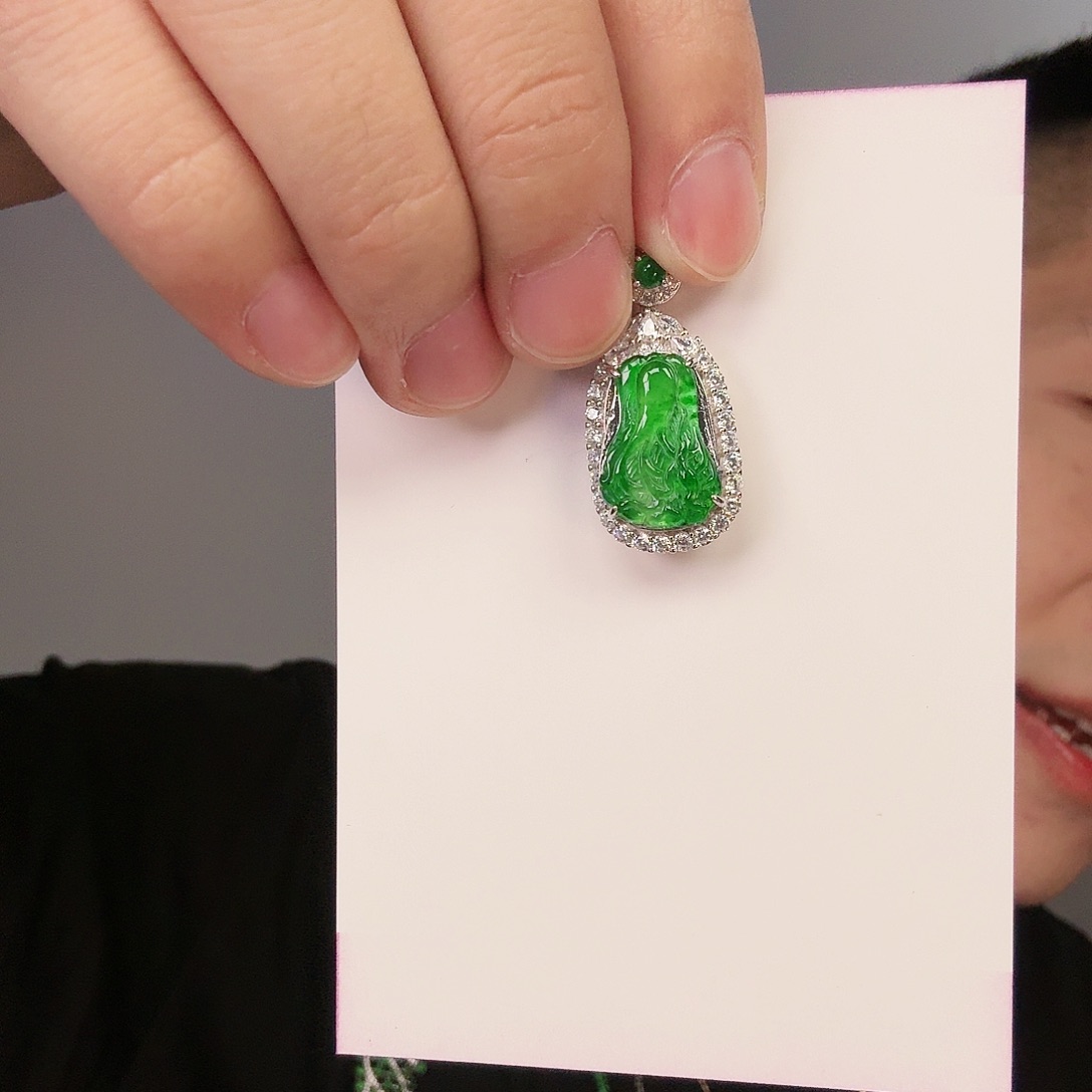 翡翠颈饰未镶嵌一件