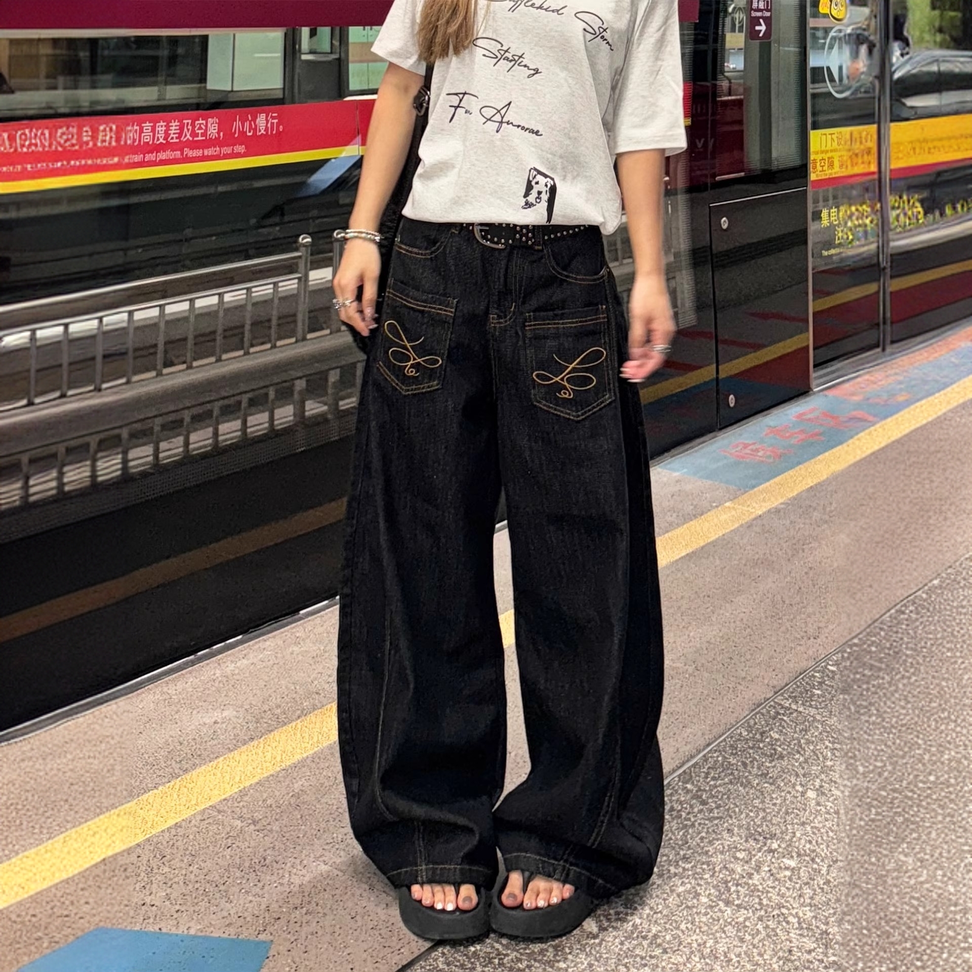 大码美式复古辣妹风刺绣牛仔裤女夏季新款宽松显瘦直筒阔腿长裤潮