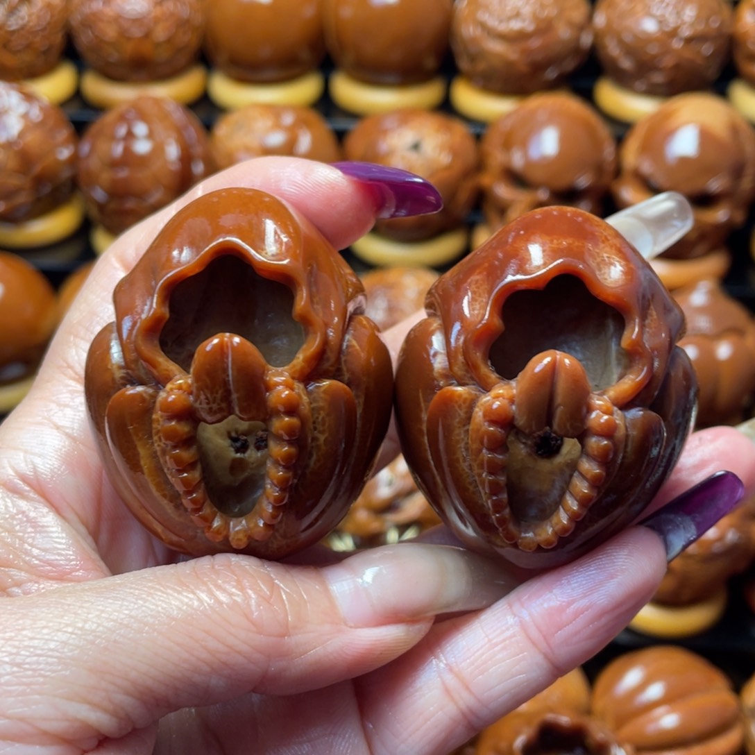 ****橄榄核把件橄榄球