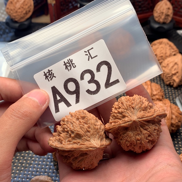 文玩核桃吊坠百花山