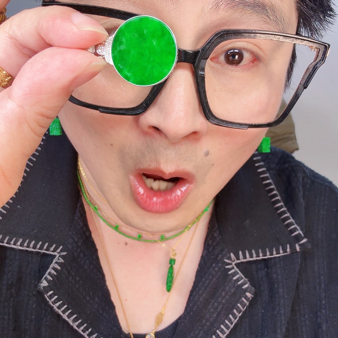 翡翠颈饰18K金镶嵌妮**贝一个