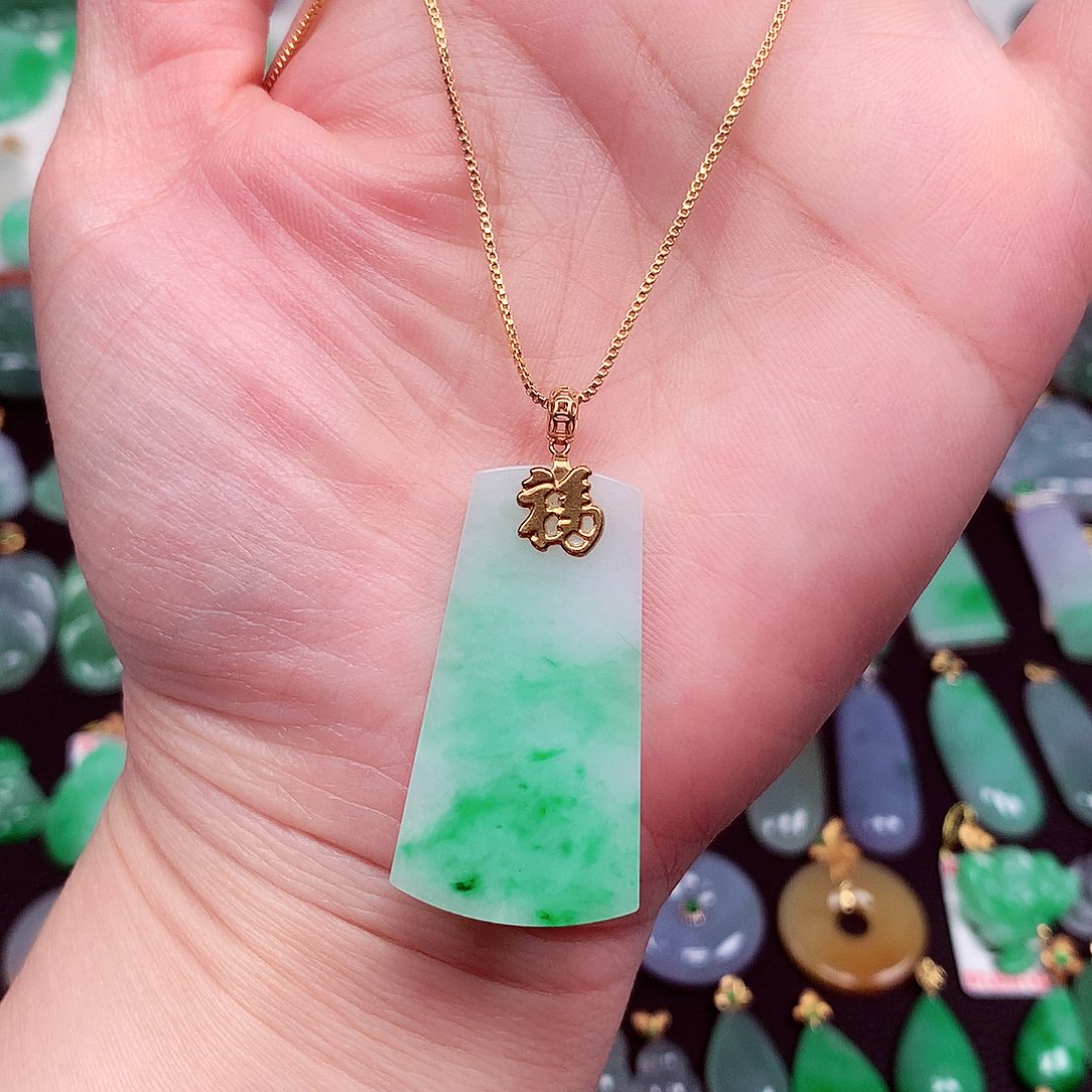 翡翠18K金镶嵌颈饰