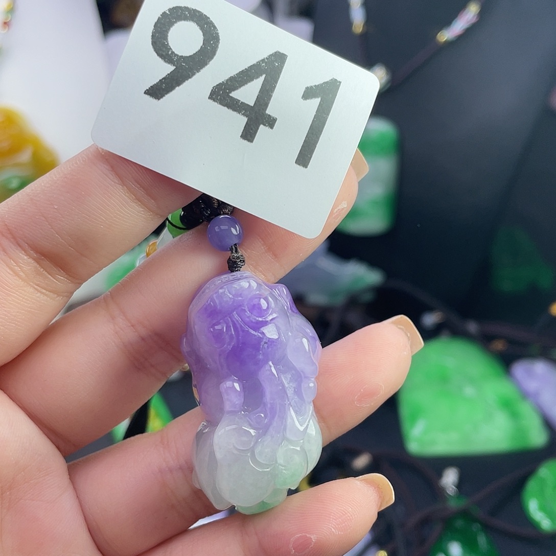 翡翠未镶嵌吊坠(赠链)