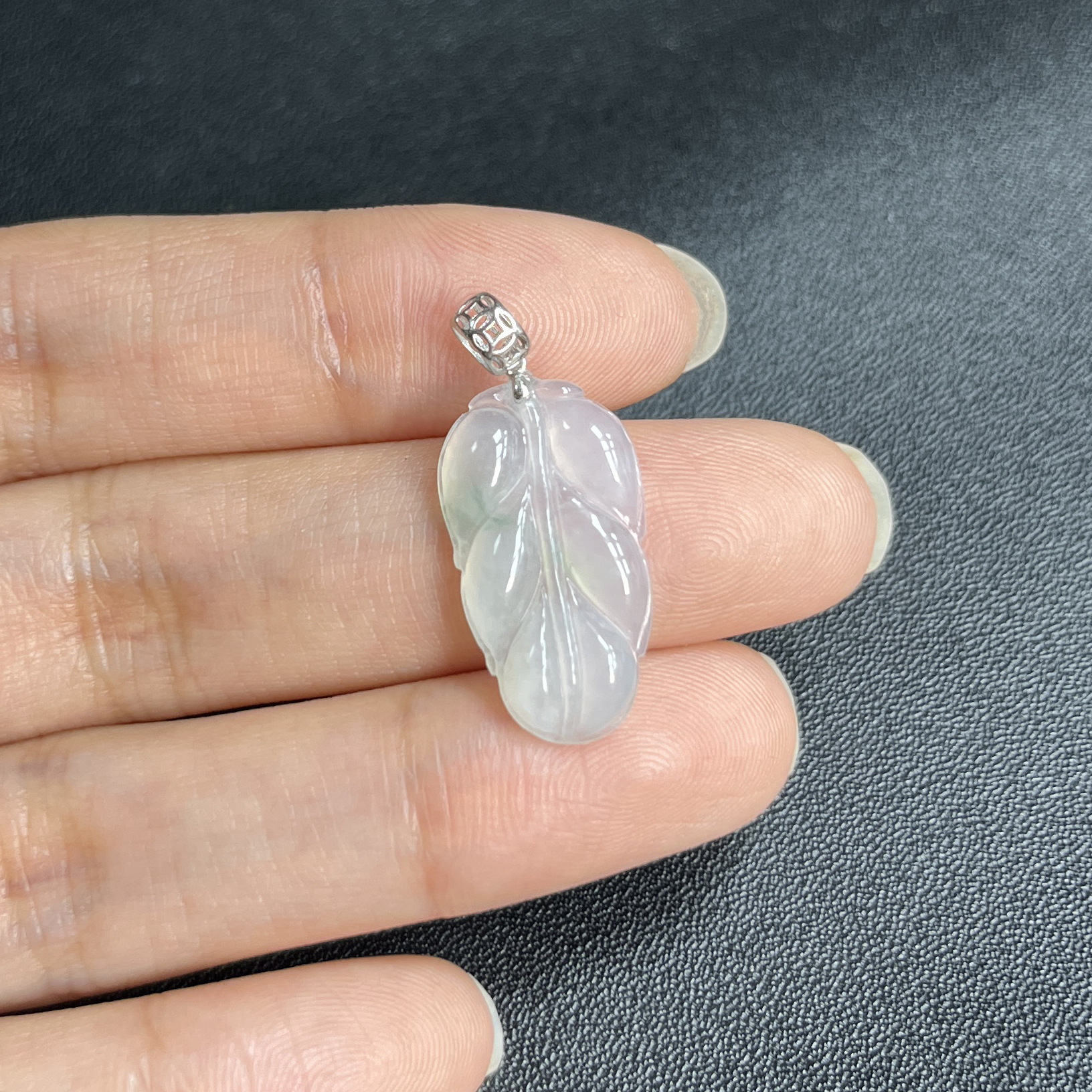 于于珠宝-天然A货缅甸翡翠叶子冰种玉石吊坠尺寸21.6×12.2×3.6mm