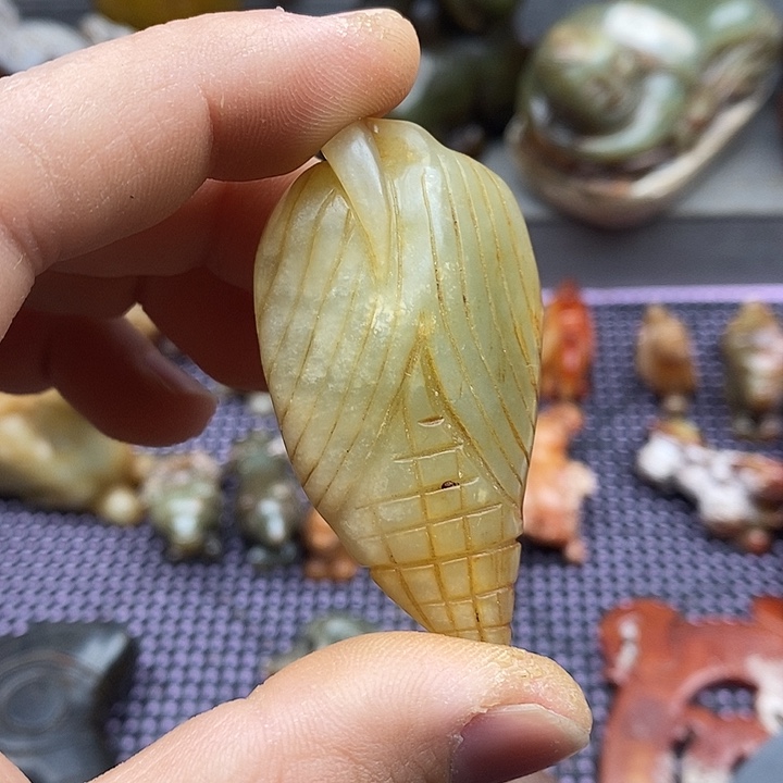 未镶嵌蛇纹石玉颈饰