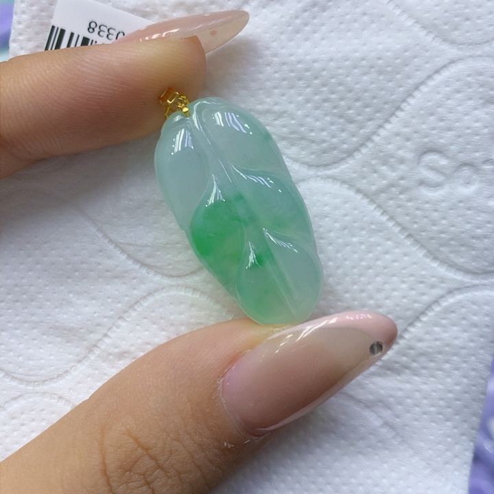 颈饰18K金镶嵌翡翠