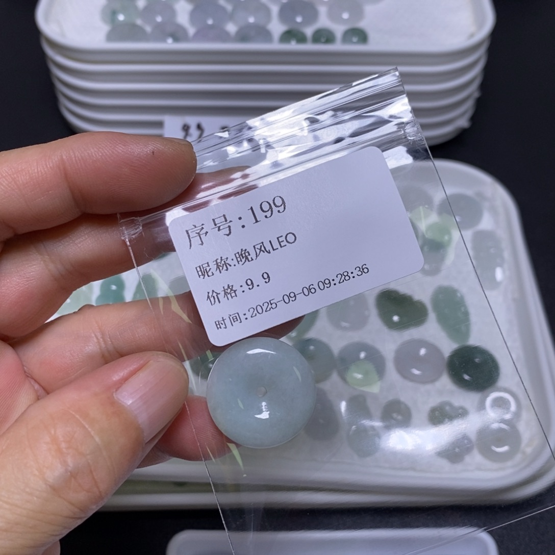 晚***O吊坠(不含链)未镶嵌翡翠