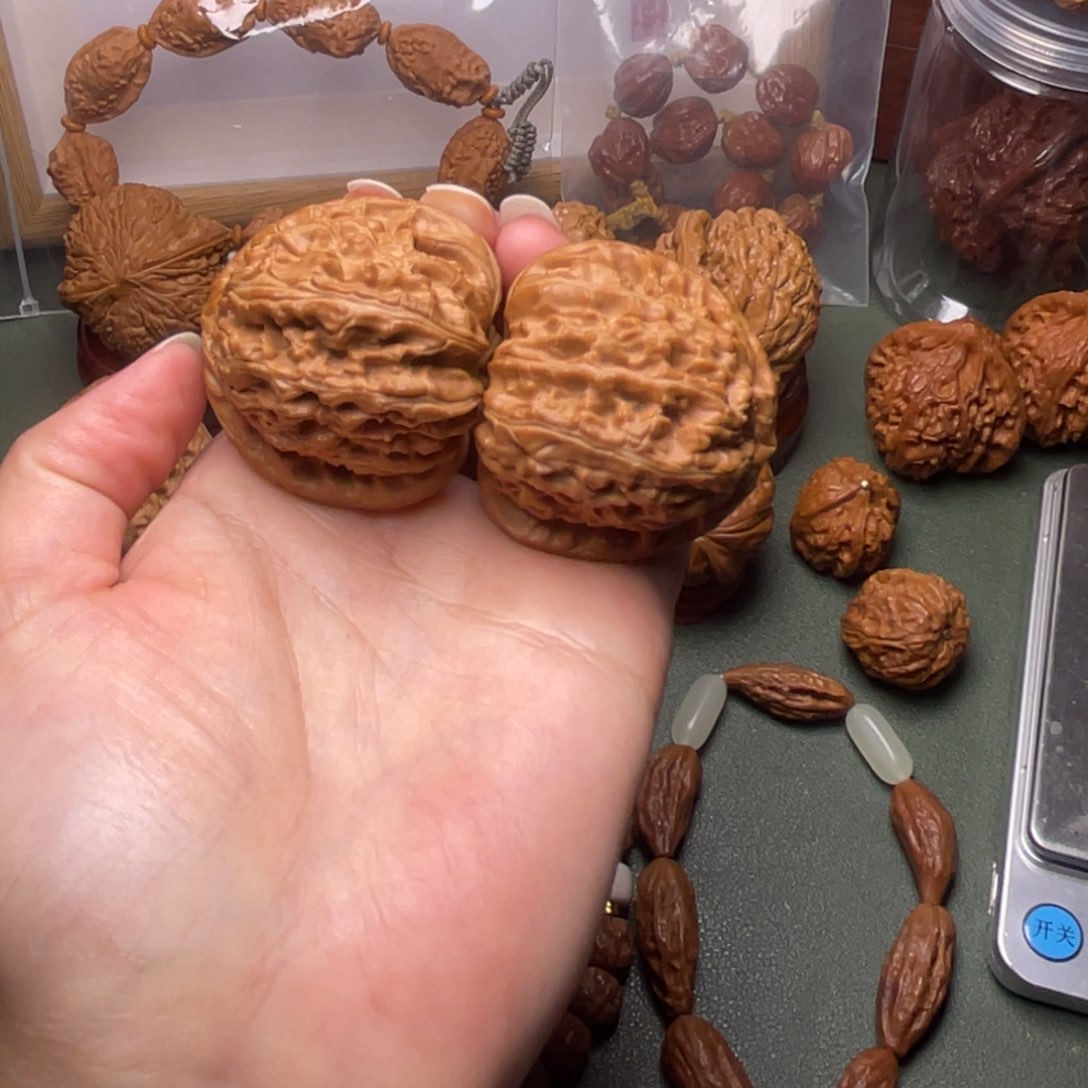 文玩核桃吊坠白狮子41尺