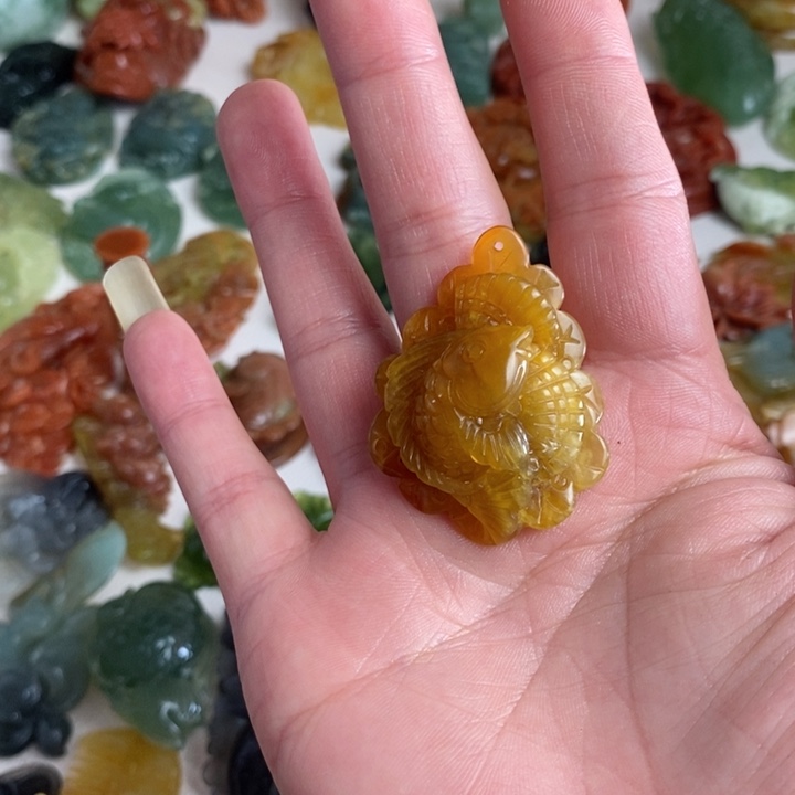 蛇纹石玉颈饰未镶嵌