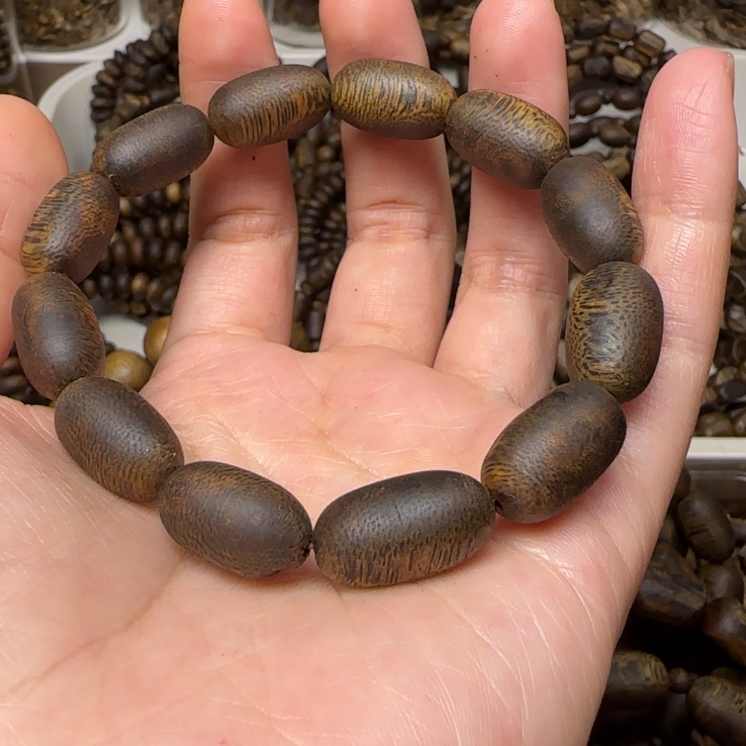 沉香手串单圈留疤高油老料海南莺歌绿