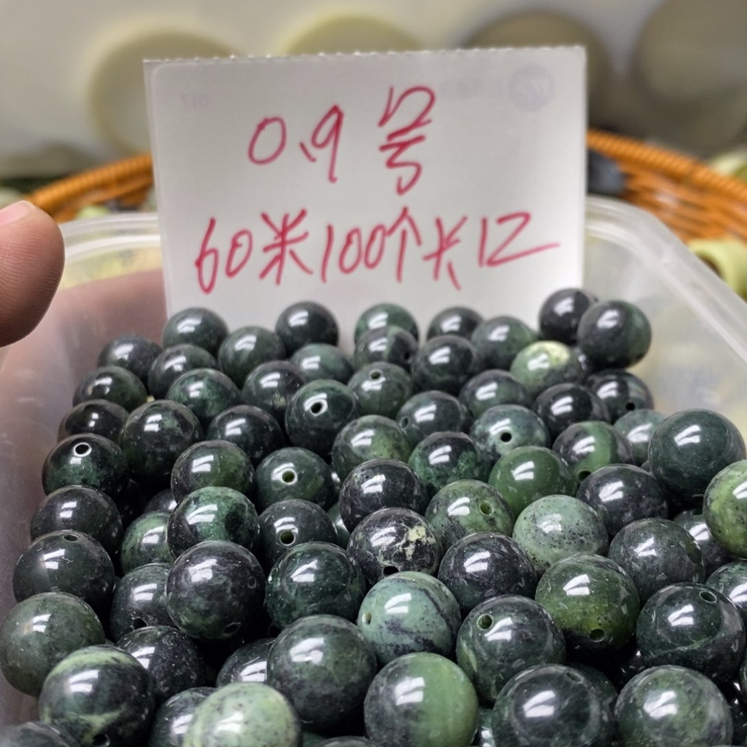 蛇纹石玉挂坠未镶嵌