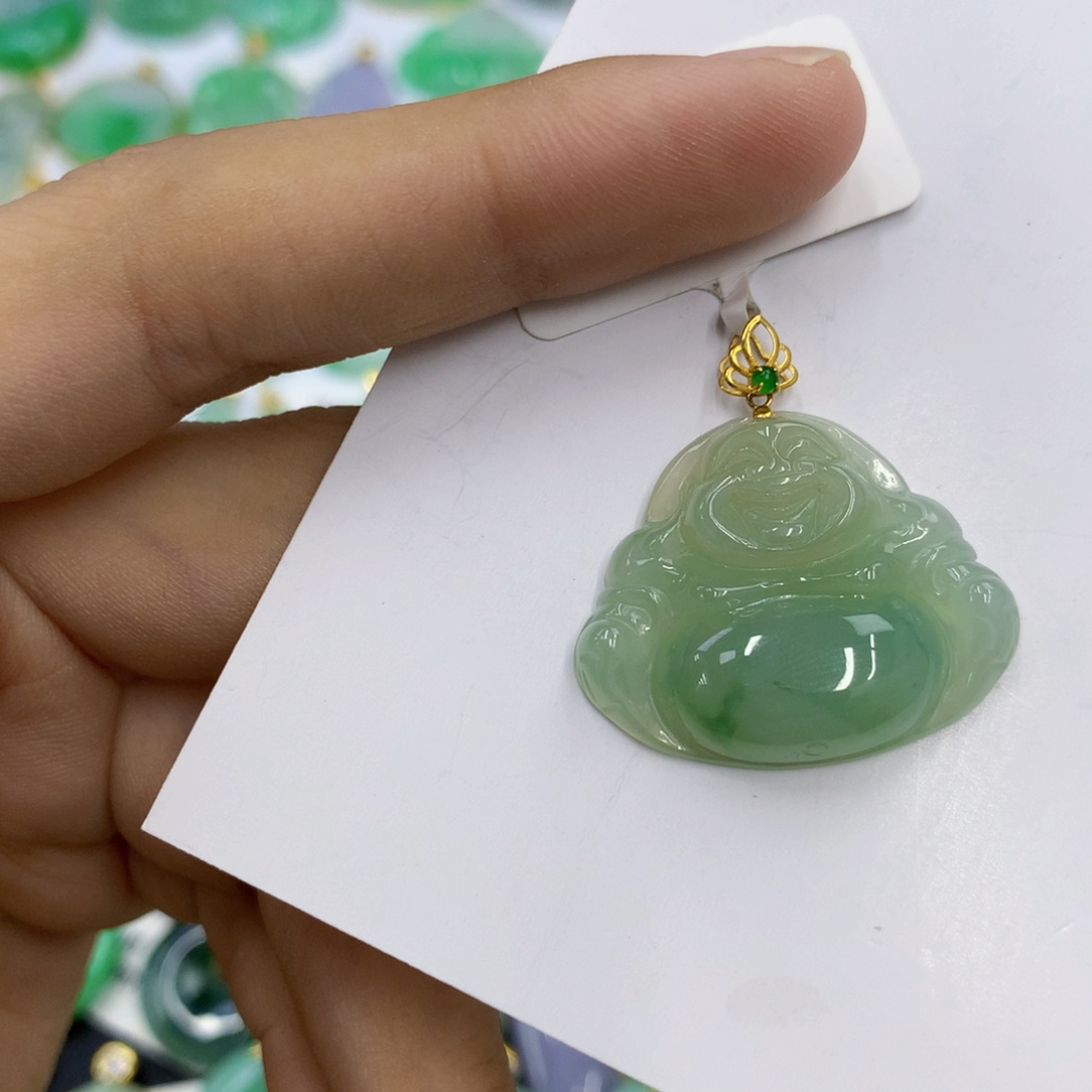 翡翠18K金镶嵌颈饰翡翠