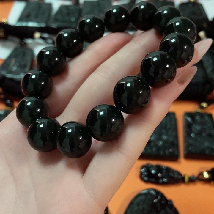 翡翠挂件未镶嵌?****甲