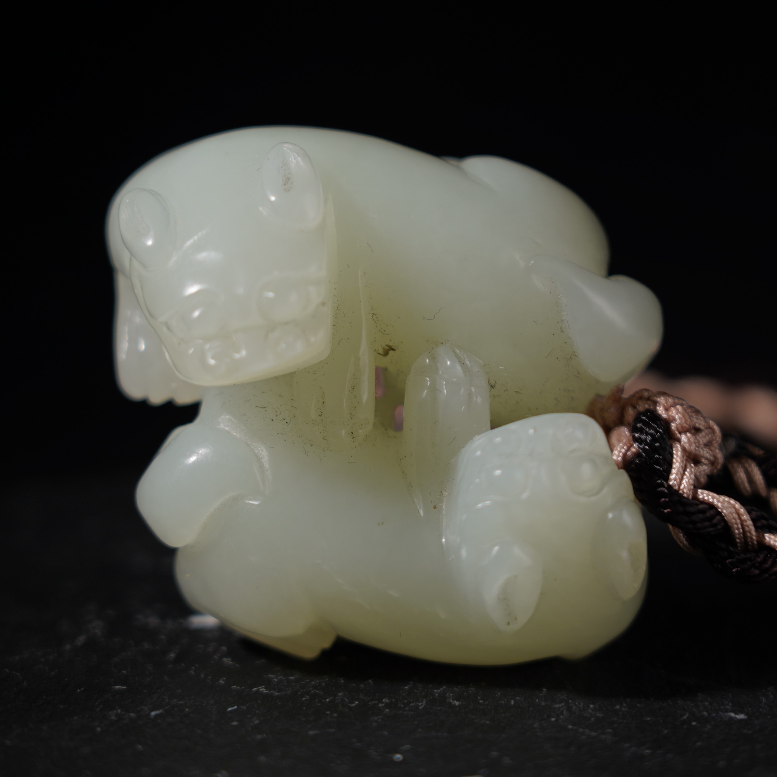 15F89清 白玉圆雕双兽佩