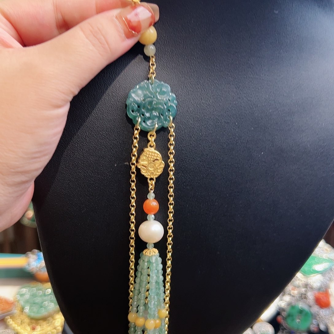 翡翠颈饰未镶嵌古风